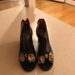 Maloles Timeless Black Leather with Gold Bow